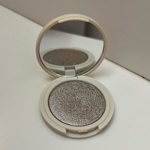 Jones Road eyeshadow “So Pretty”